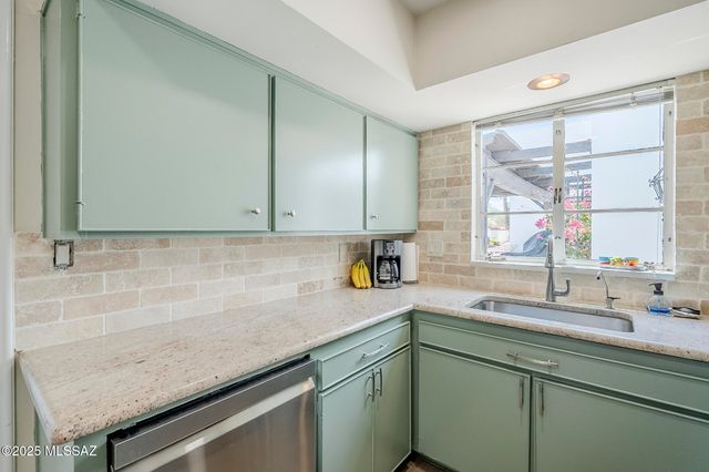 468 W Esperanza Boulevard, Green Valley, AZ 85614