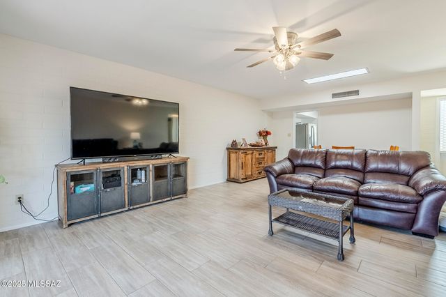 468 W Esperanza Boulevard, Green Valley, AZ 85614