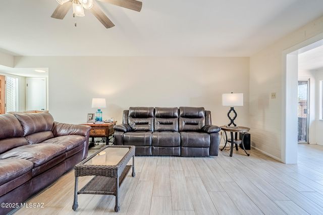 468 W Esperanza Boulevard, Green Valley, AZ 85614
