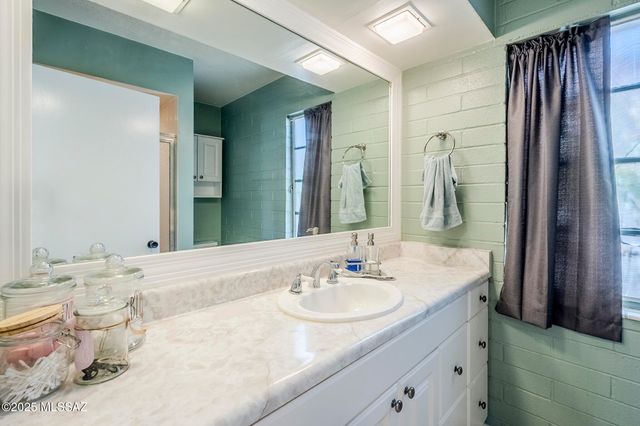 468 W Esperanza Boulevard, Green Valley, AZ 85614