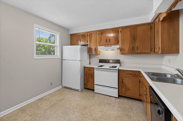 1531 E Knollwood Cir, Clarksville, TN 37043