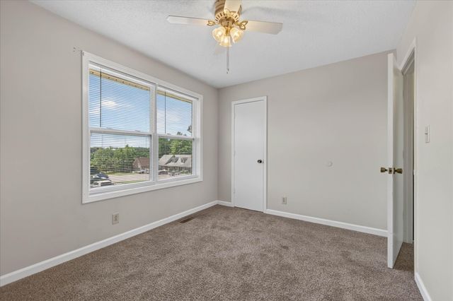 1531 E Knollwood Cir, Clarksville, TN 37043