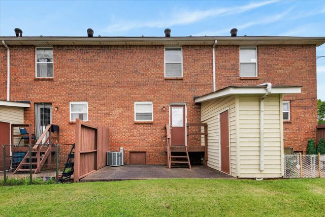 1531 E Knollwood Cir, Clarksville, TN 37043