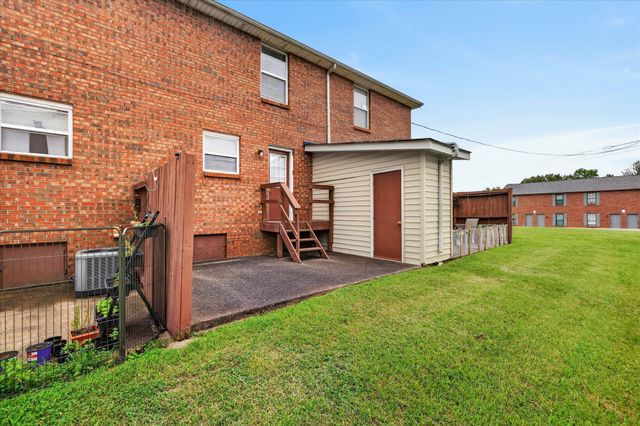 1531 E Knollwood Cir, Clarksville, TN 37043