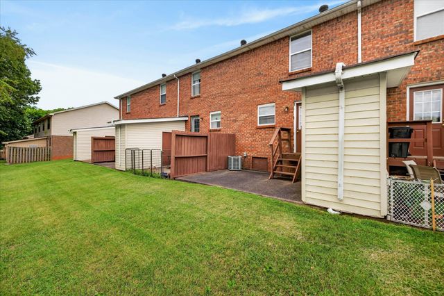 1531 E Knollwood Cir, Clarksville, TN 37043
