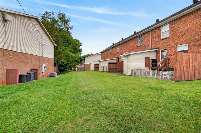 1531 E Knollwood Cir, Clarksville, TN 37043