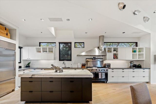 501 Westlake DR, West Lake Hills, TX 78746