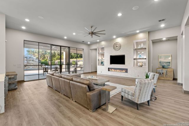 8129 Garden Oaks Dr, Garden Ridge, TX 78266