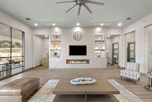 8129 Garden Oaks Dr, Garden Ridge, TX 78266