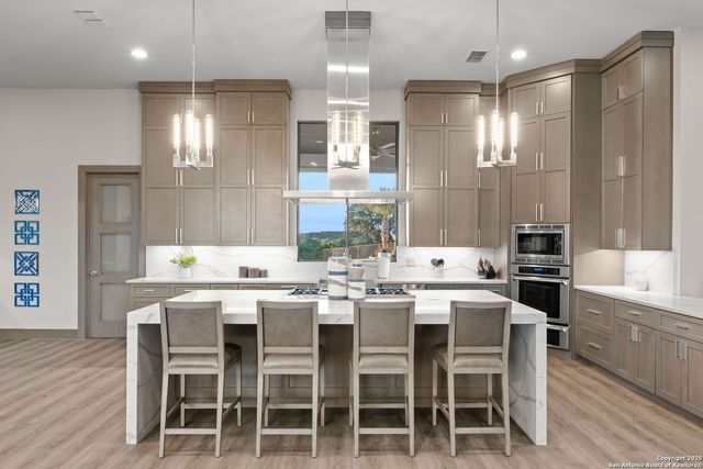 8129 Garden Oaks Dr, Garden Ridge, TX 78266