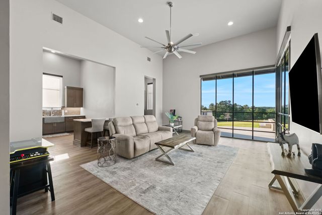 8129 Garden Oaks Dr, Garden Ridge, TX 78266