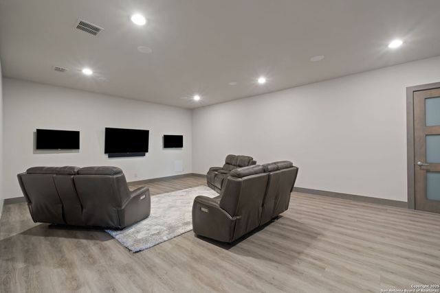 8129 Garden Oaks Dr, Garden Ridge, TX 78266