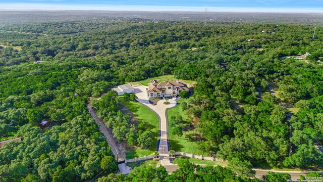 8129 Garden Oaks Dr, Garden Ridge, TX 78266
