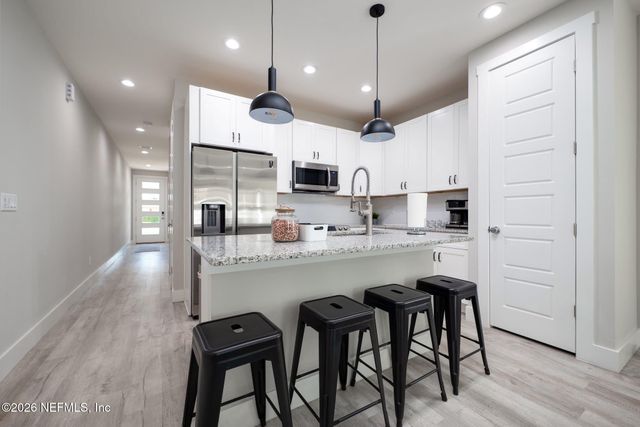 817 7TH Avenue S, Jacksonville Beach, FL 32250