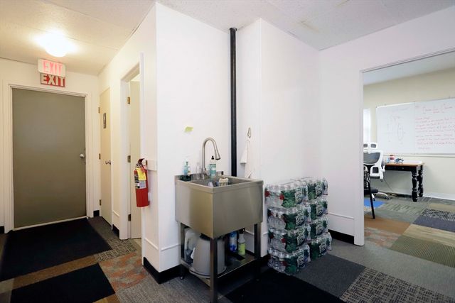 597 Dartmouth St AB, Dartmouth, MA 02748