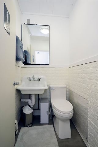 597 Dartmouth St AB, Dartmouth, MA 02748