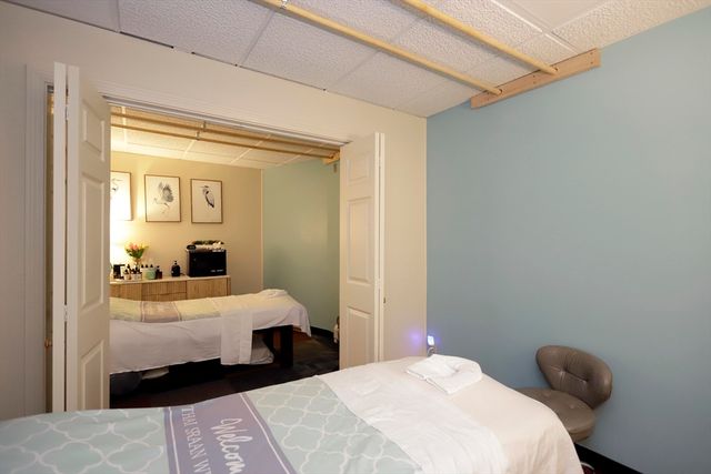 597 Dartmouth St AB, Dartmouth, MA 02748