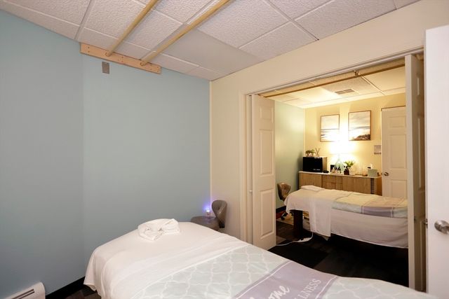 597 Dartmouth St AB, Dartmouth, MA 02748