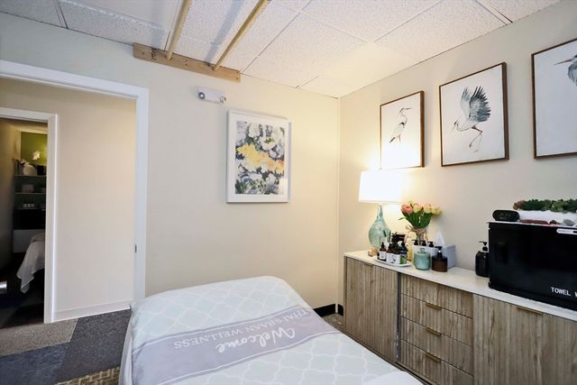 597 Dartmouth St AB, Dartmouth, MA 02748