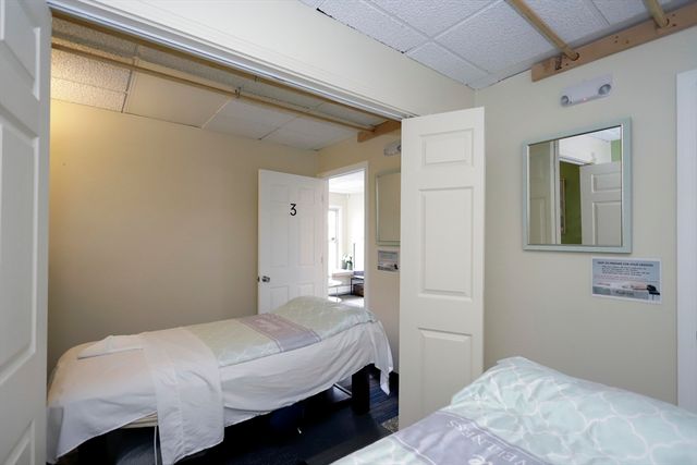 597 Dartmouth St AB, Dartmouth, MA 02748