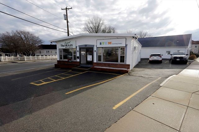 597 Dartmouth St AB, Dartmouth, MA 02748