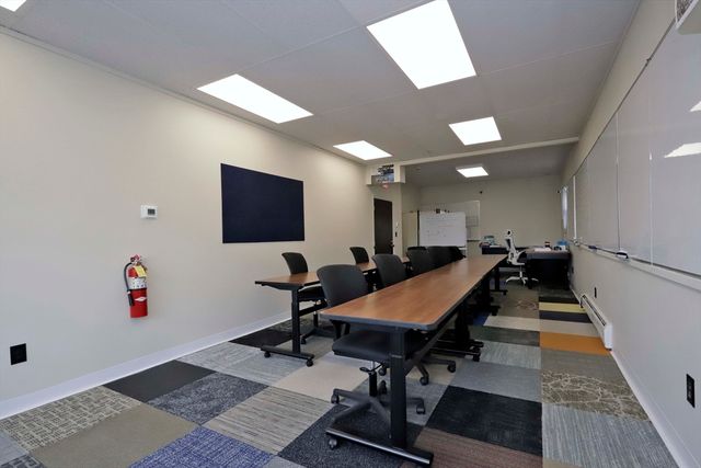 597 Dartmouth St AB, Dartmouth, MA 02748