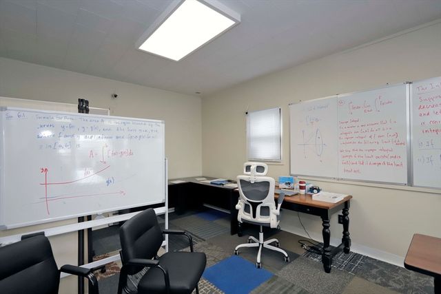 597 Dartmouth St AB, Dartmouth, MA 02748