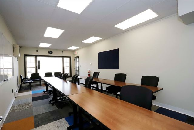 597 Dartmouth St AB, Dartmouth, MA 02748