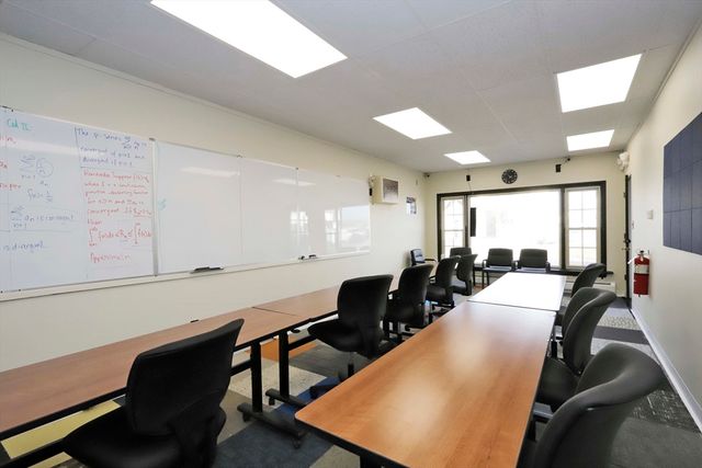 597 Dartmouth St AB, Dartmouth, MA 02748