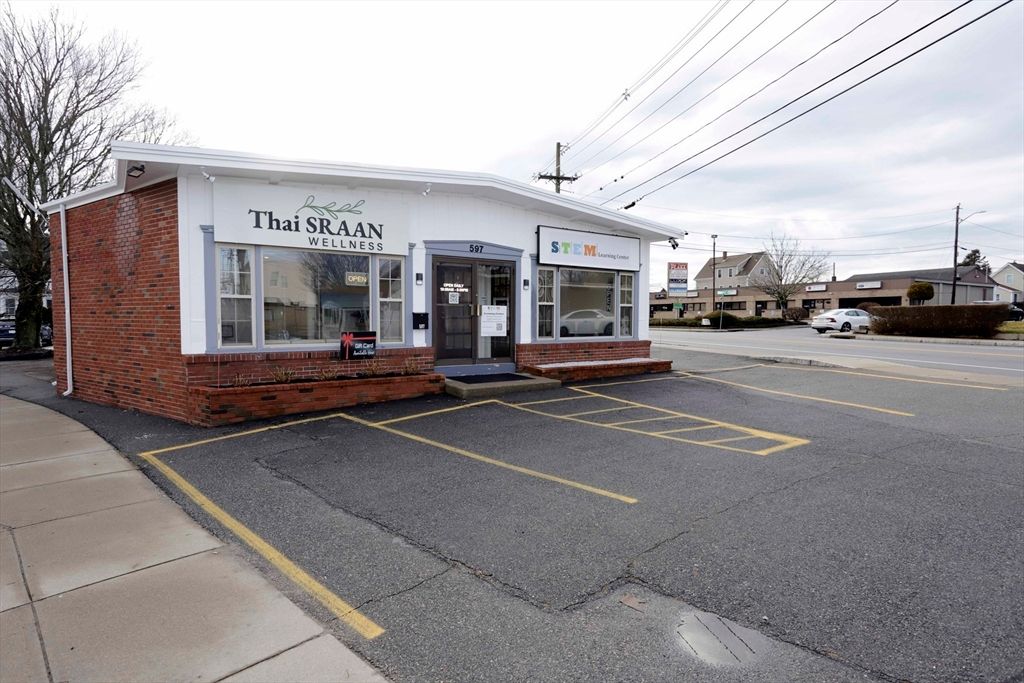 597 Dartmouth St AB, Dartmouth, MA 02748