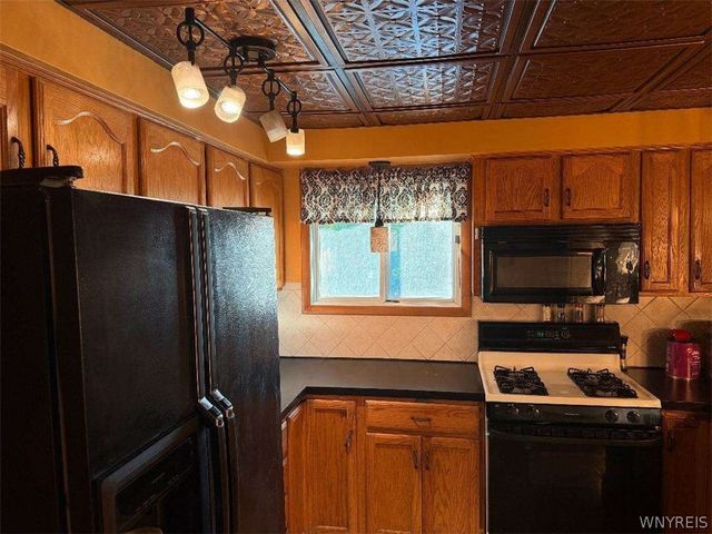 32 East Bihrwood Drive, West Seneca, NY 14224