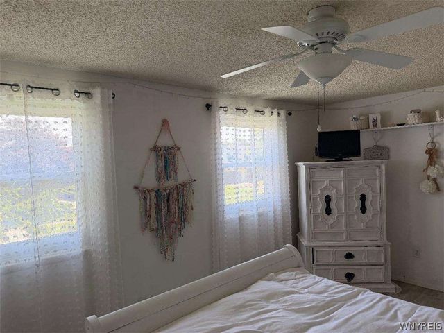 32 East Bihrwood Drive, West Seneca, NY 14224