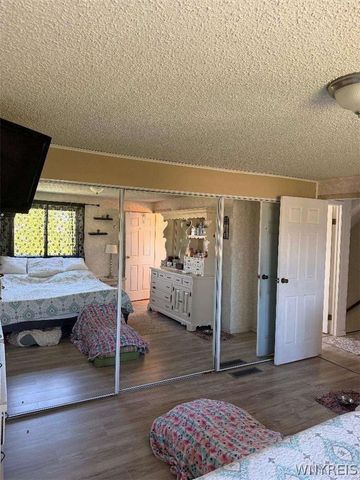 32 East Bihrwood Drive, West Seneca, NY 14224