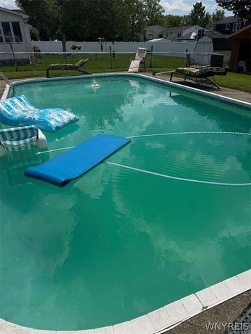 32 East Bihrwood Drive, West Seneca, NY 14224