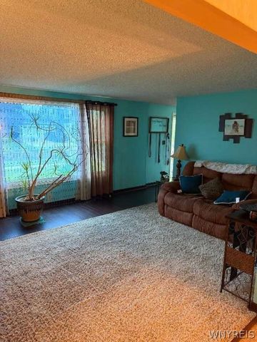 32 East Bihrwood Drive, West Seneca, NY 14224