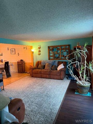 32 East Bihrwood Drive, West Seneca, NY 14224