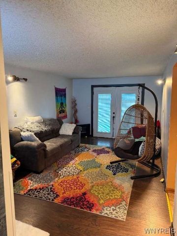 32 East Bihrwood Drive, West Seneca, NY 14224