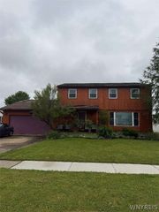 32 East Bihrwood Drive, West Seneca, NY 14224