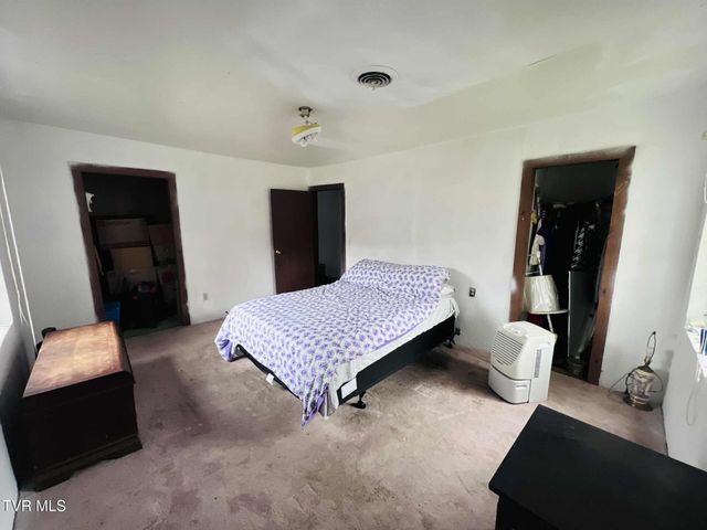 2809 East 2nd Avenue, Big Stone Gap, VA 24219