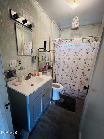 2809 East 2nd Avenue, Big Stone Gap, VA 24219