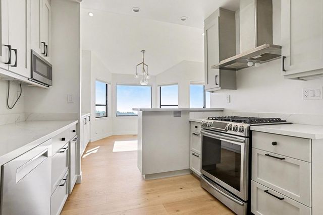 29 Starview Drive, Oakland, CA 94618