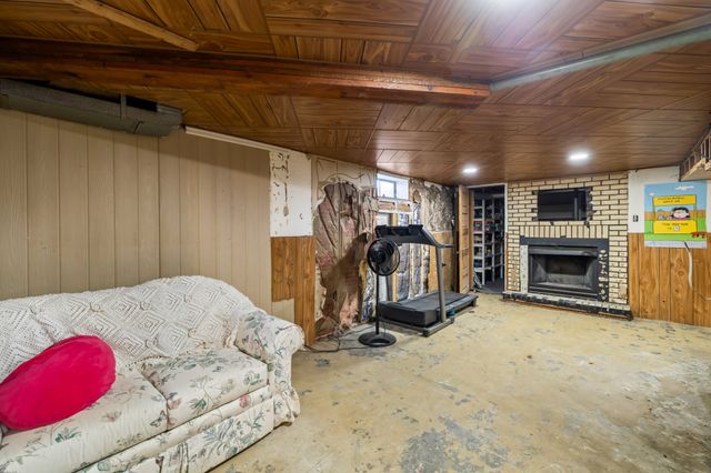 2814 Des Moines Street, Des Moines, IA 50317