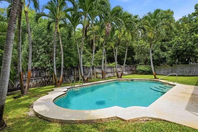 7085 Hyatt Avenue, Lantana, FL 33462