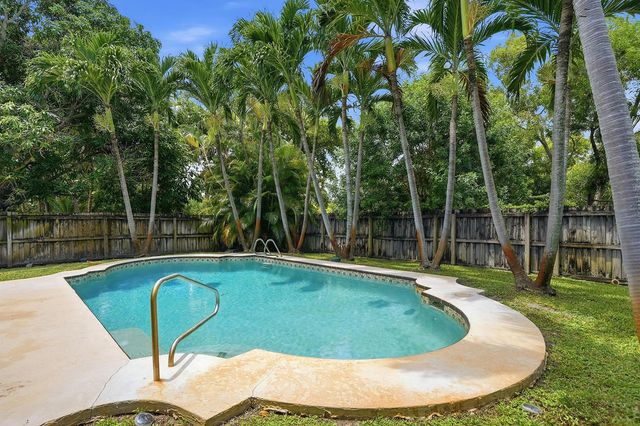 7085 Hyatt Avenue, Lantana, FL 33462