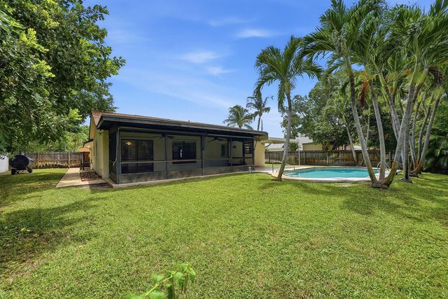 7085 Hyatt Avenue, Lantana, FL 33462