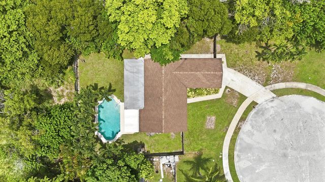 7085 Hyatt Avenue, Lantana, FL 33462