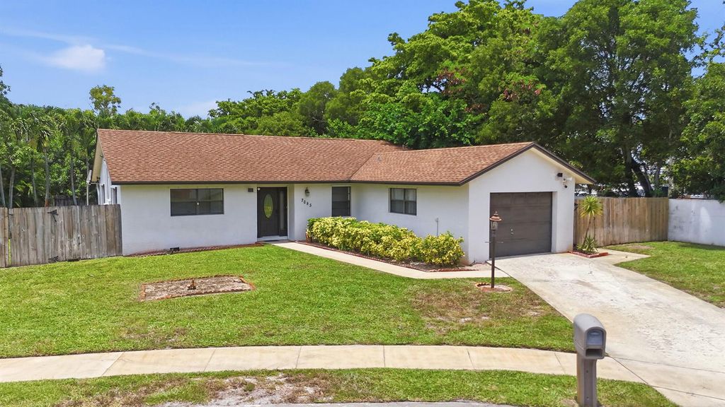 7085 Hyatt Avenue, Lantana, FL 33462
