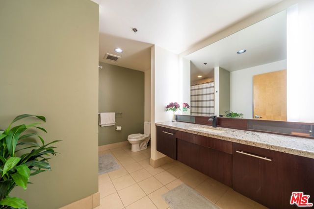 1111 S Grand Avenue 605, Los Angeles, CA 90015