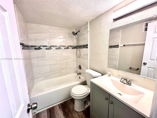 95 NE 41st St L165, Oakland Park, FL 33334