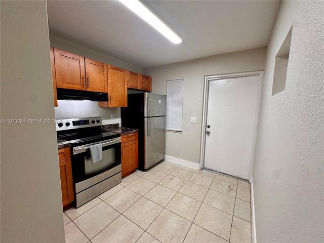 95 NE 41st St L165, Oakland Park, FL 33334
